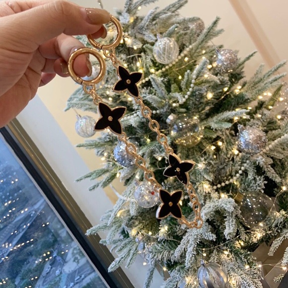 CHANEL NAVY BLUE BEAUTE BUCKET BAG WITH CHAIN - Picture 4 of 5